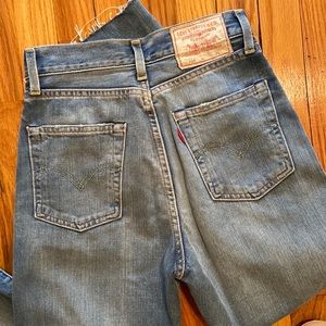 Vintage high waist ,wide leg Levi’s 701 size 25